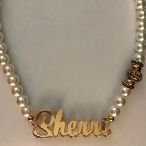 Faux pearls monogram SHERRI leopard necklace